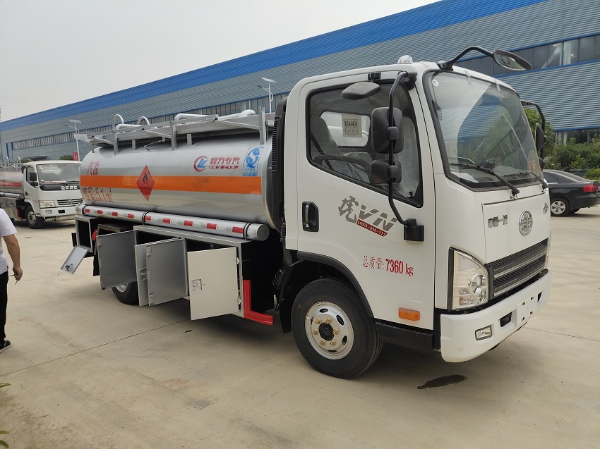 解放虎V5吨油罐车侧面图片