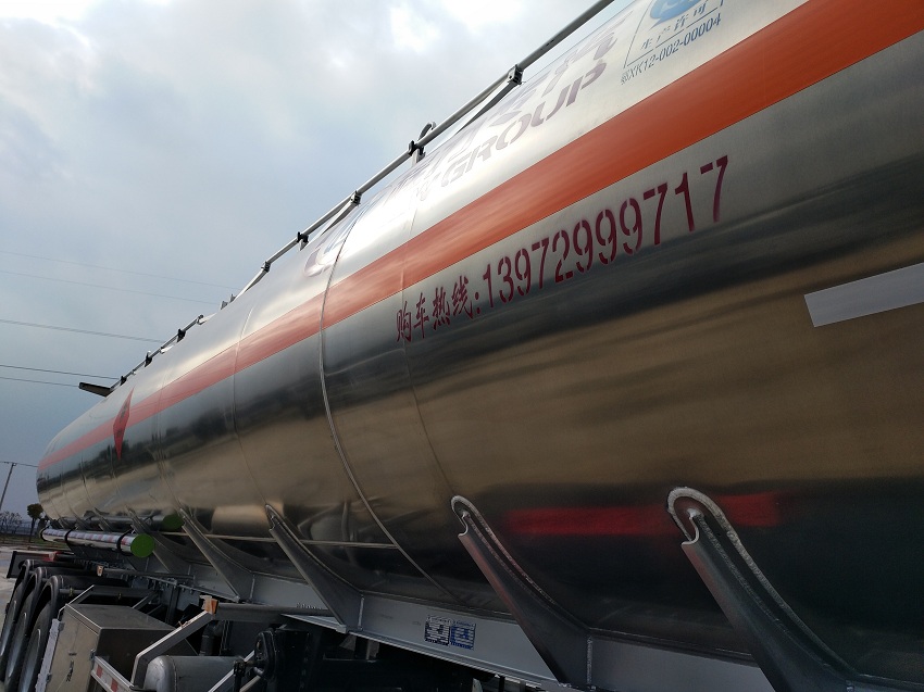 46立方半挂油罐车图片细节展示