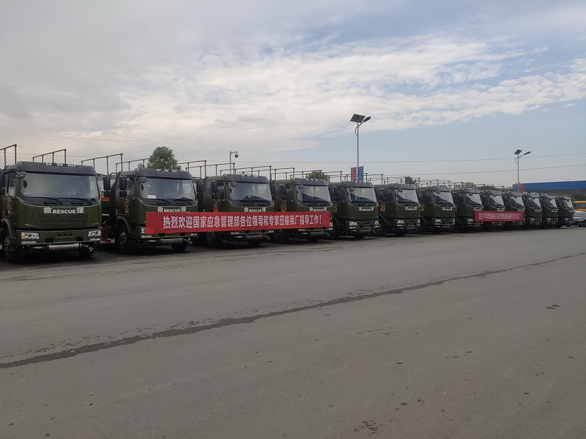 国家应急管理部采购程力油罐车15台展示图片