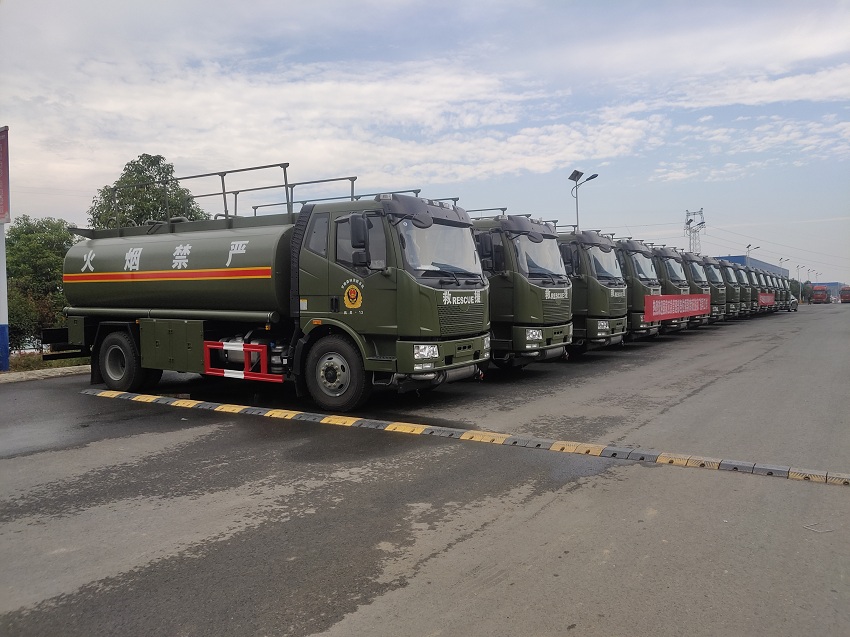 国家应急管理部采购程力油罐车15台展示图片