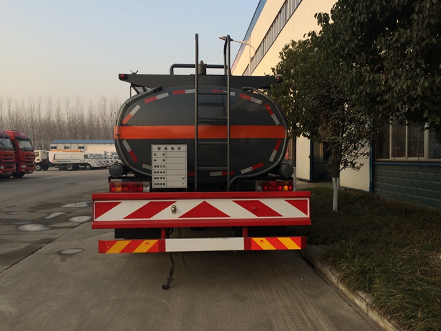 上海解放10吨油罐车