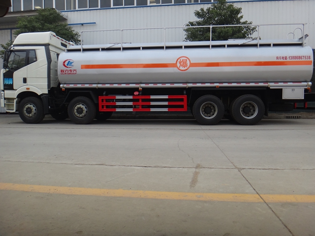 上海解放J616吨油罐车