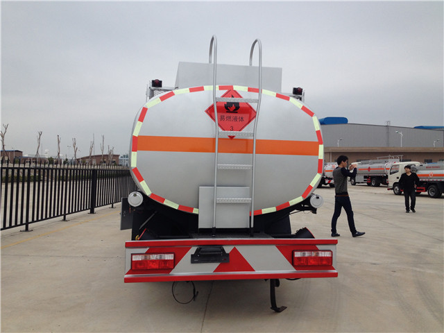 油罐车用户怎么养护自己的爱车