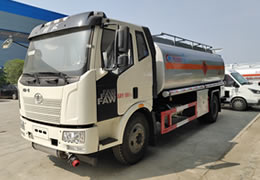 中国一汽解放13吨油罐车