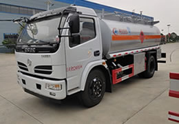 东风福瑞卡8吨油罐车