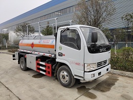 东风多利卡2吨油罐车图片